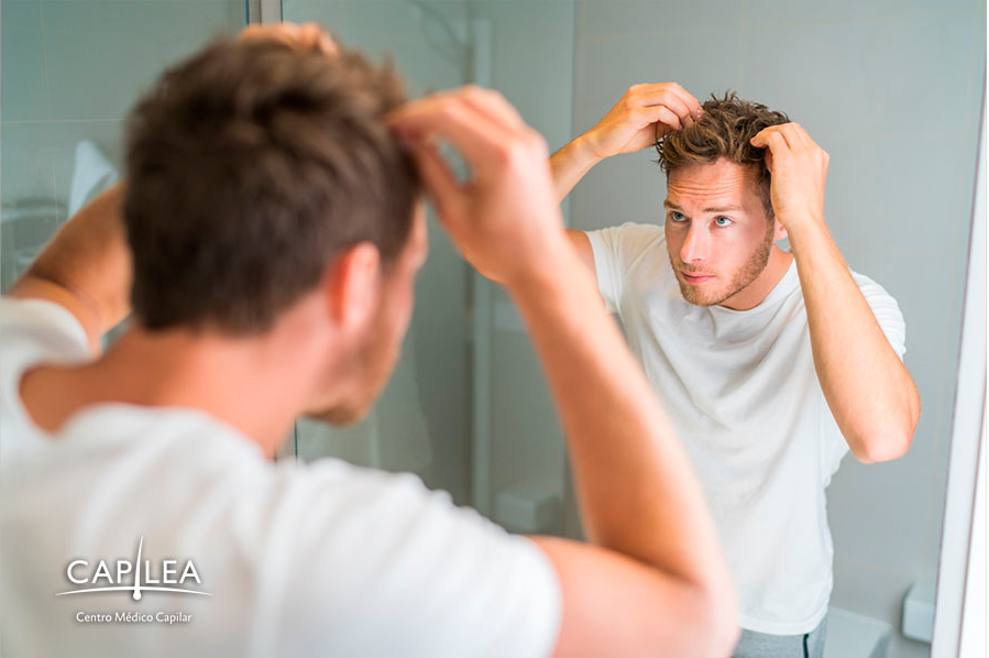 Los medicamentos orales y tópicos pueden ayudar a detener la caída de cabello. 